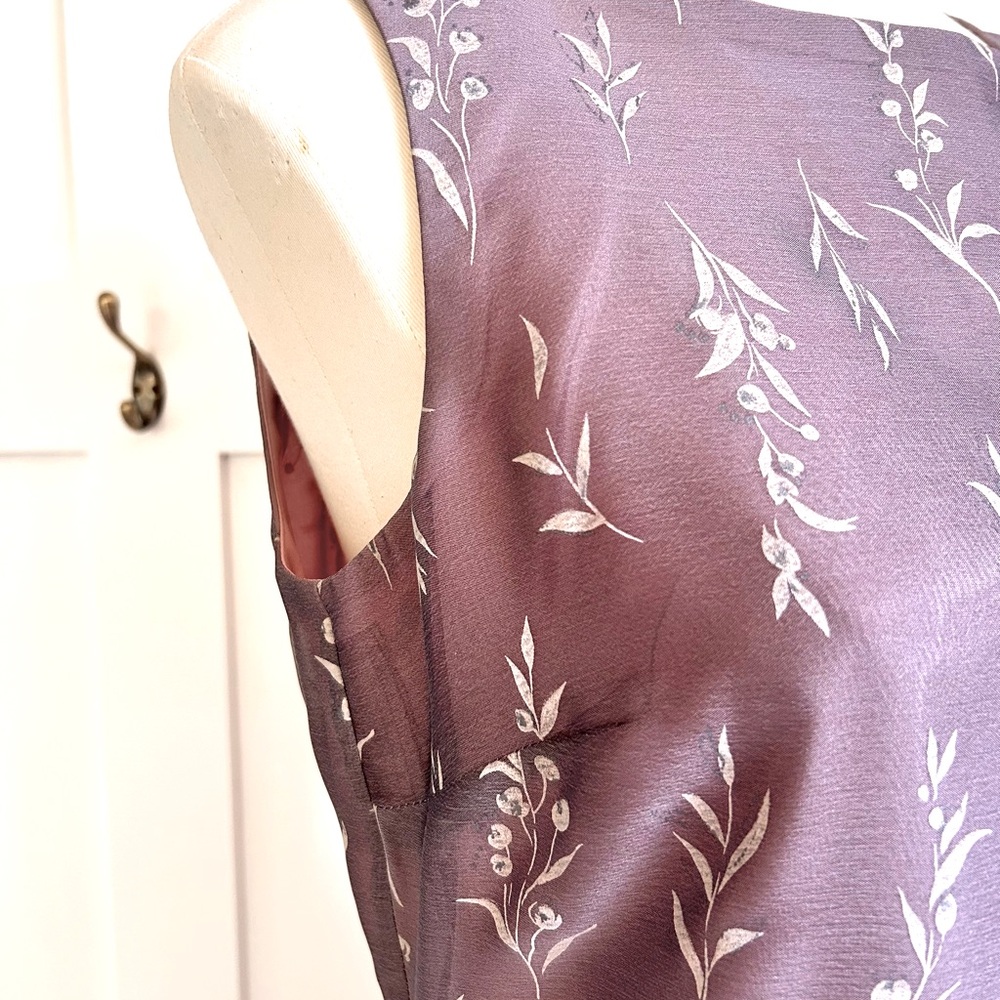 Beautiful dusty lavender sleeveless dress, fully lined